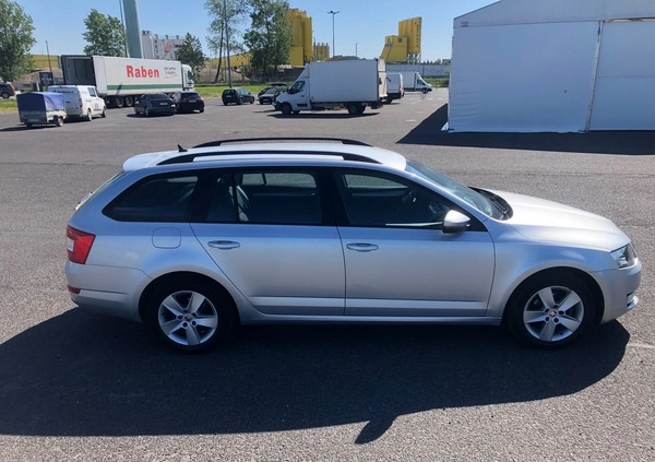 Skoda Octavia cena 36500 przebieg: 233600, rok produkcji 2015 z Koszalin małe 277